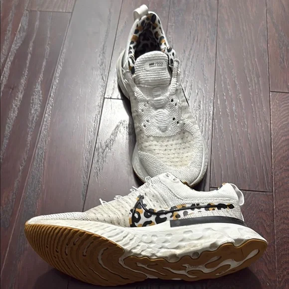 Nike Infinity W 7.5 Animal Print Athletic Shoes - Picture 4 of 11